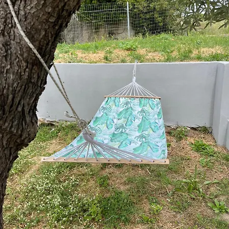 بيت للعطل Saint John Seafront Living *