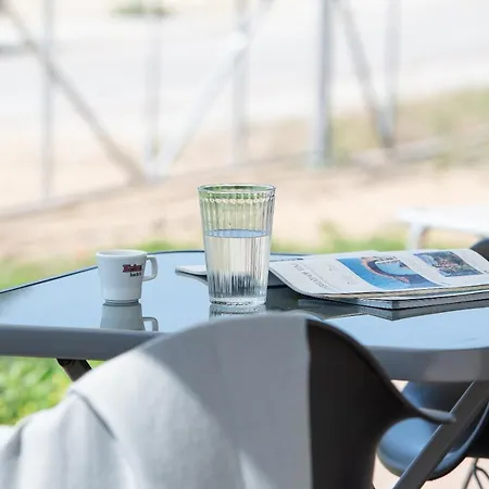 בית נופש Saint John Seafront Living *