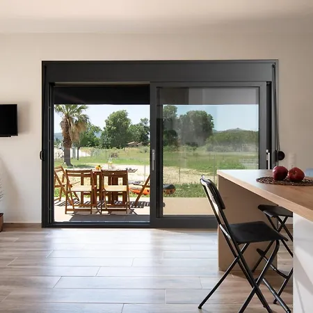 בית נופש Saint John Seafront Living